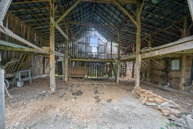 $359,900 | 352 Blue Door Road, Portland, TN 37148