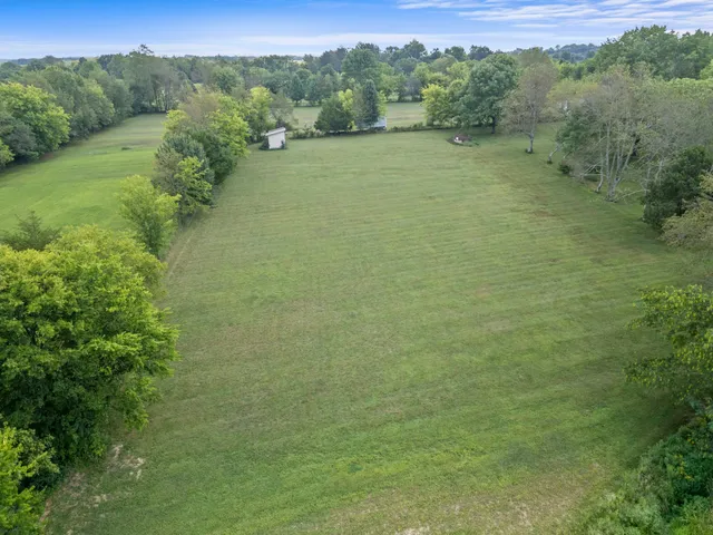 $359,900 | 352 Blue Door Road, Portland, TN 37148