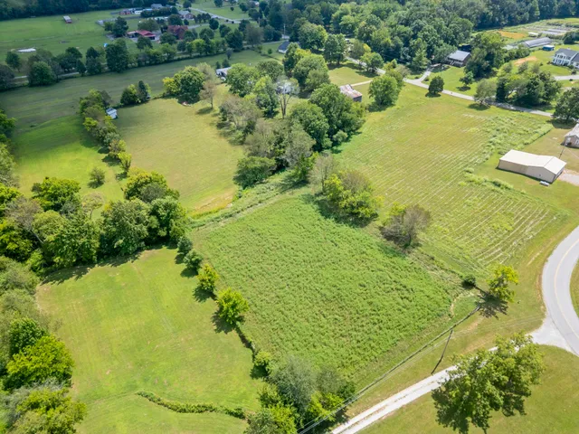 $359,900 | 352 Blue Door Road, Portland, TN 37148