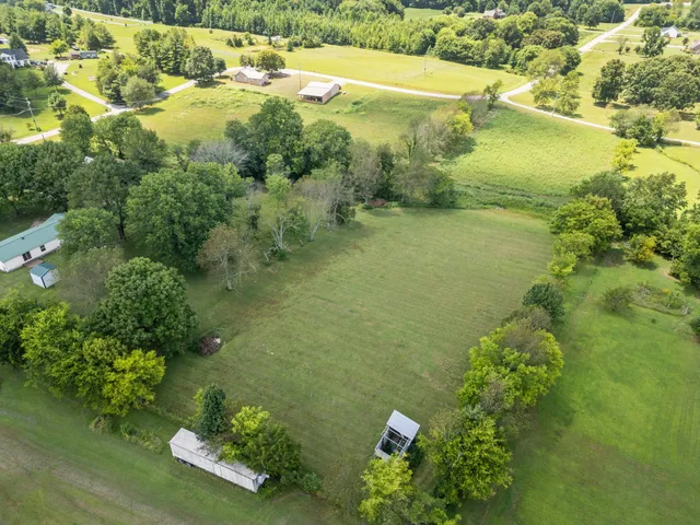$359,900 | 352 Blue Door Road, Portland, TN 37148
