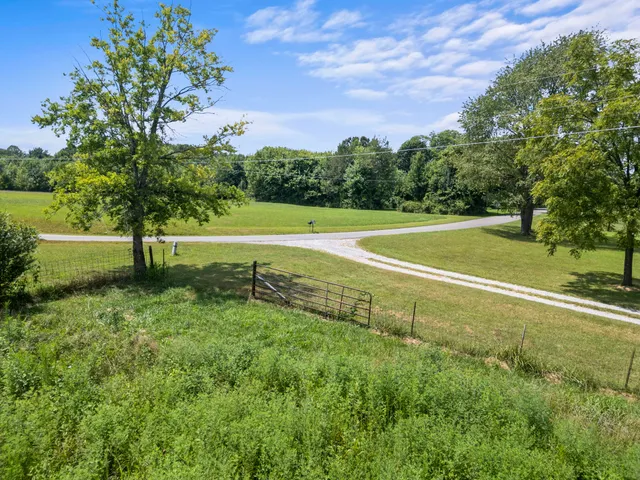 $359,900 | 352 Blue Door Road, Portland, TN 37148