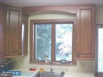 726 Crestview Road Philadelphia, PA 19128 - Photo 2 of 6 Kitchen