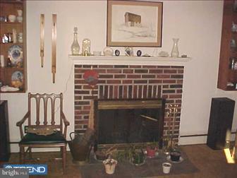 726 Crestview Road Philadelphia, PA 19128 - Photo 3 of 6 Living Room