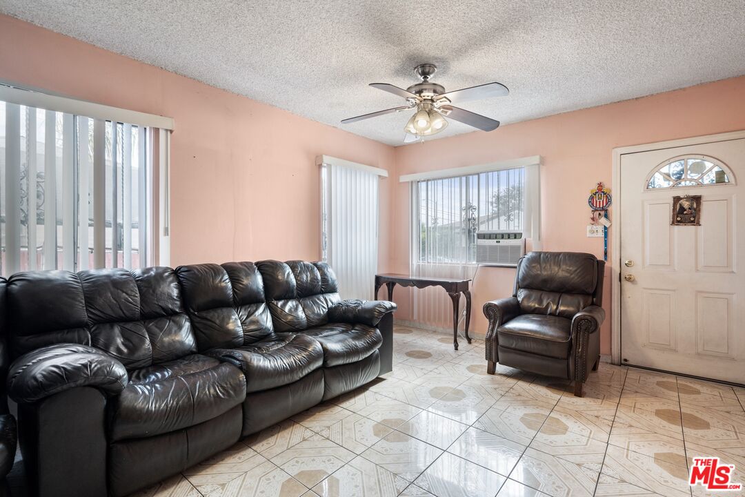 2907 South Ridgeley Drive Los Angeles, CA 90016 - Photo 5 of 15