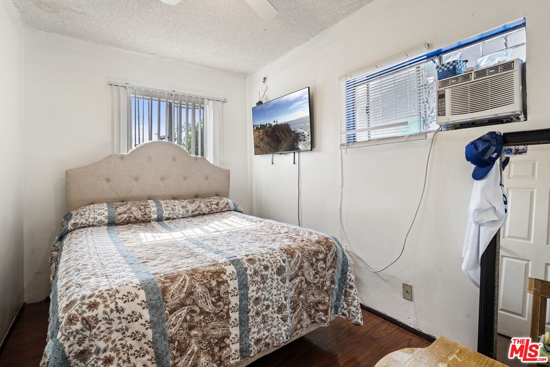 2907 South Ridgeley Drive Los Angeles, CA 90016 - Photo 7 of 15