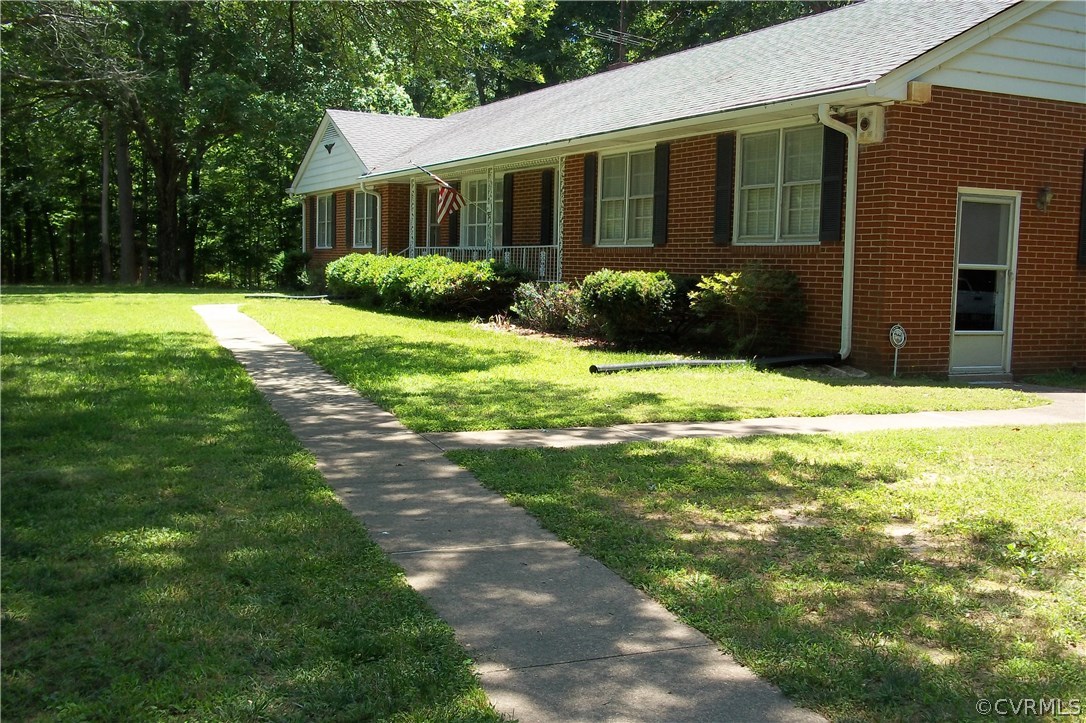 19613 Genito Road Moseley, VA 23120 - Photo 3 of 22 a view of a house with a garden