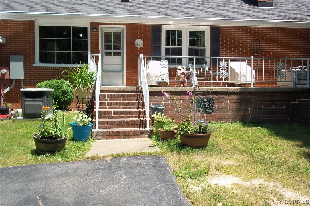 19613 Genito Road Moseley, VA 23120 - Photo 4 of 22 a front view of a house with a garden