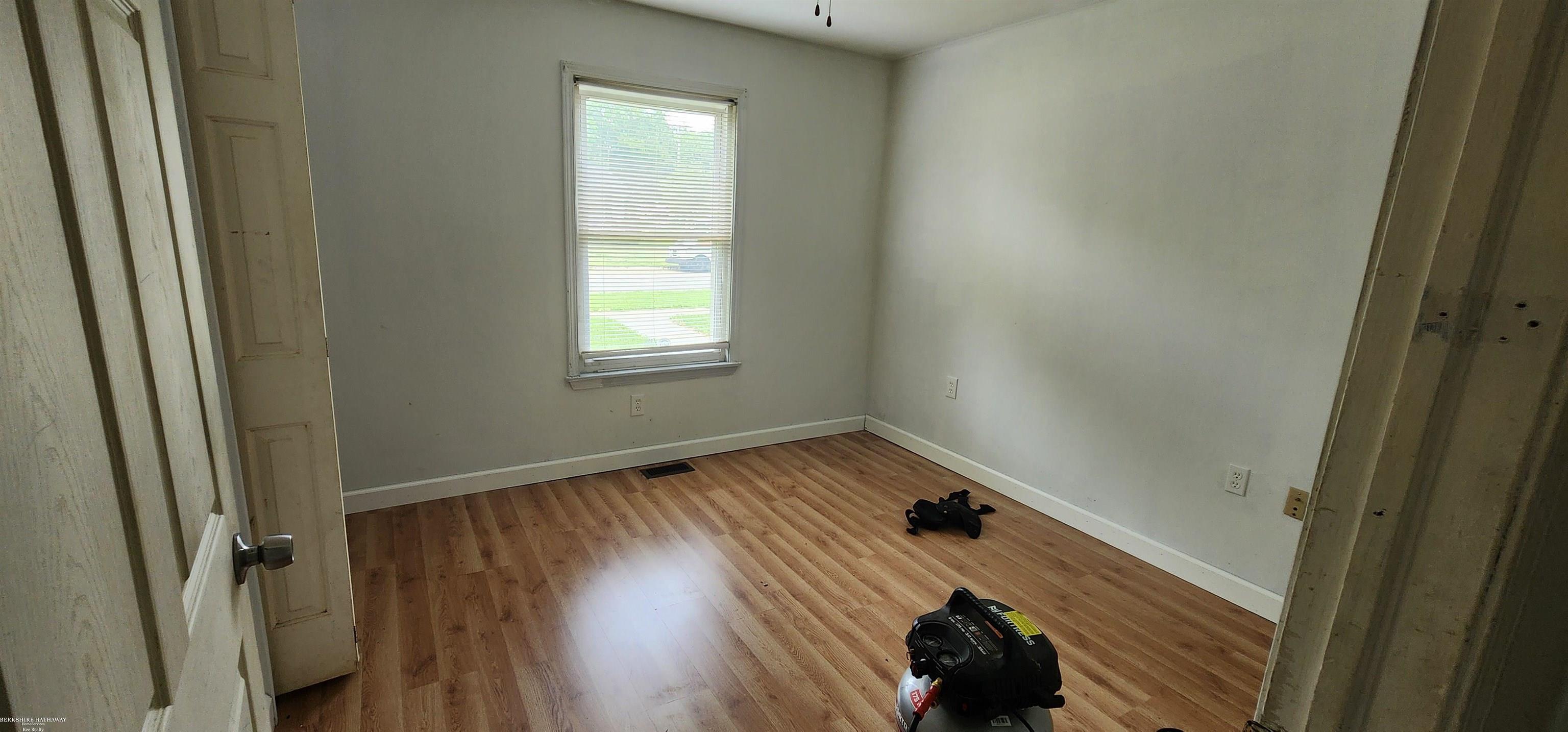 26111 Colgate Street Inkster, MI 48141 - Photo 14 of 17 50142466-52acdab0-36e9-4634-b659-c39cf33068bc.JPG
