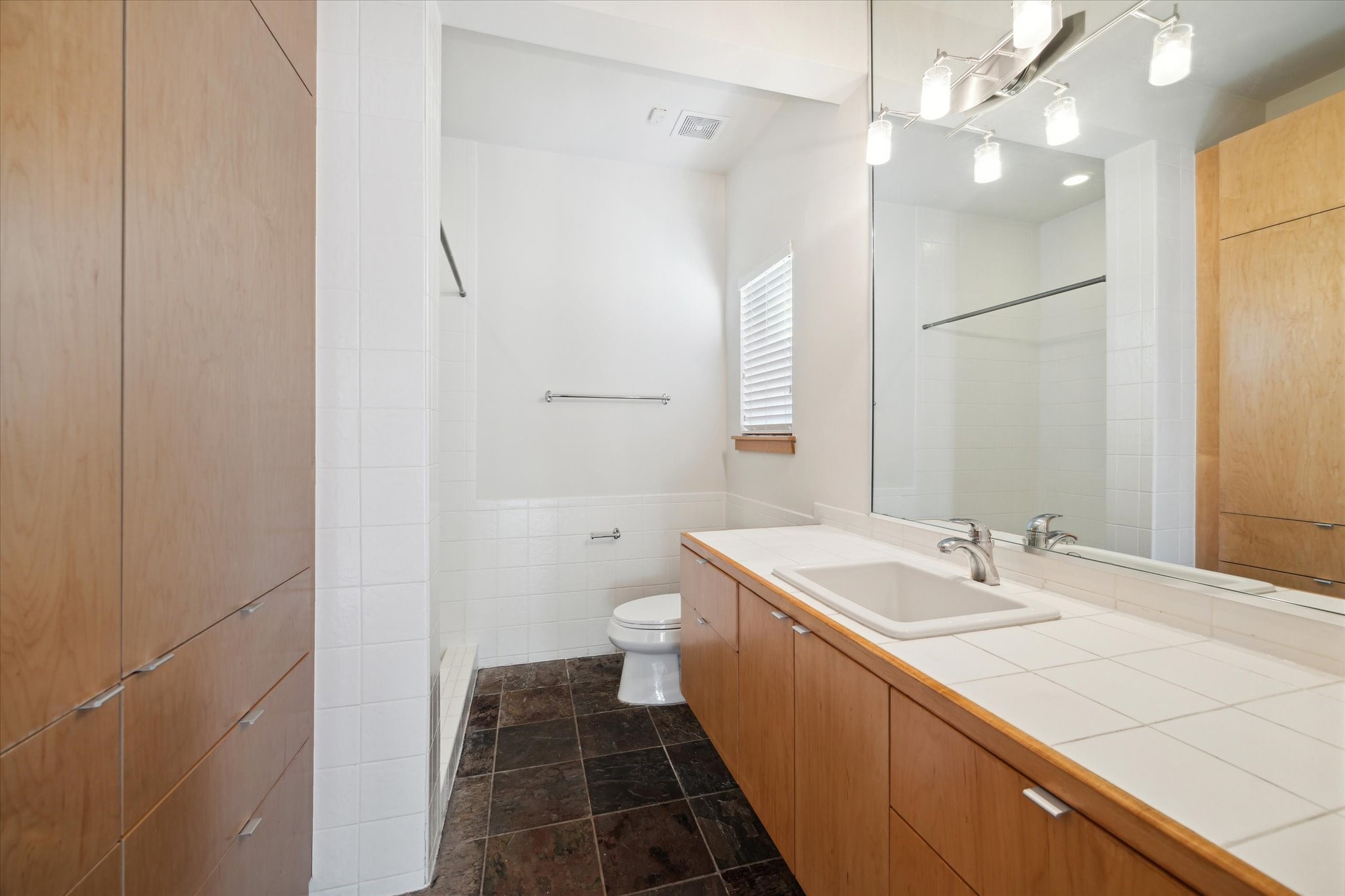 94 Drew Street, Unit C Houston, TX 77006 - Photo 6 of 29 First floor secondary bath with standup shower.