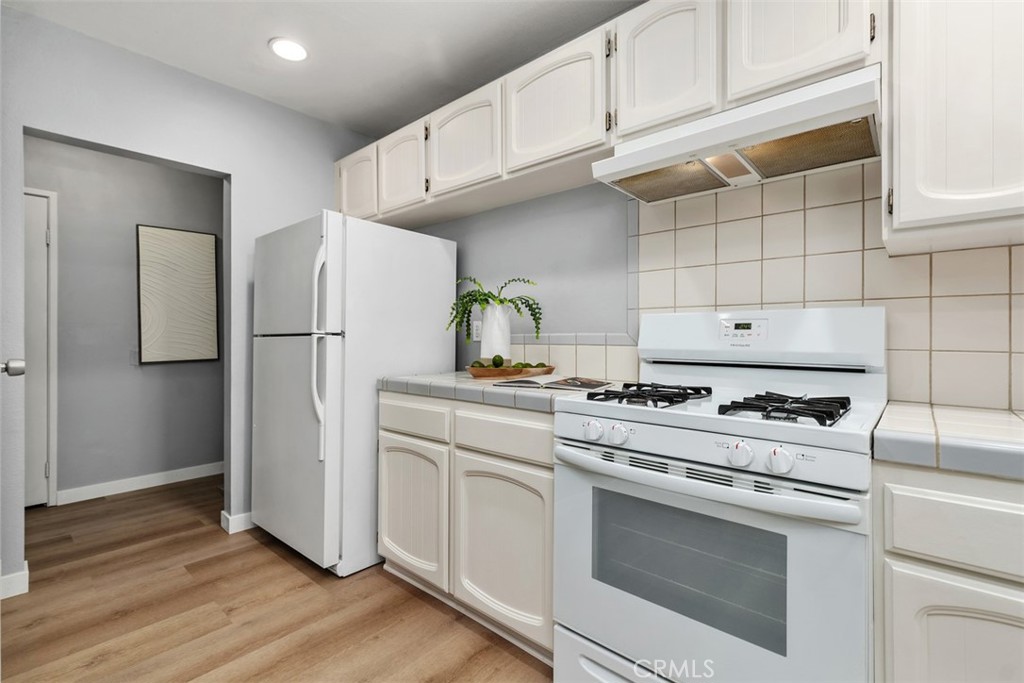 12300 Montecito Road, Unit 39 Seal Beach, CA 90740 - Photo 20 of 41 Kitchen