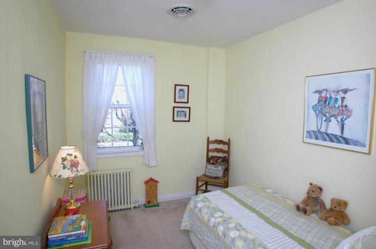 6461 Blenheim Road Baltimore, MD 21212 - Photo 14 of 20 a bedroom with a bed and a window
