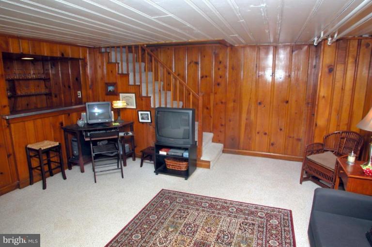 6461 Blenheim Road Baltimore, MD 21212 - Photo 15 of 20 a view of a livingroom with workspace and a window