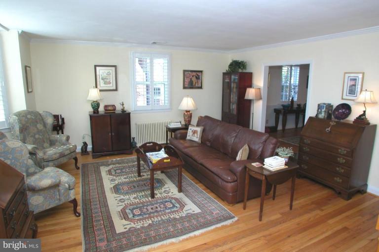 6461 Blenheim Road Baltimore, MD 21212 - Photo 3 of 20 a living room with furniture a lamp and wooden floor