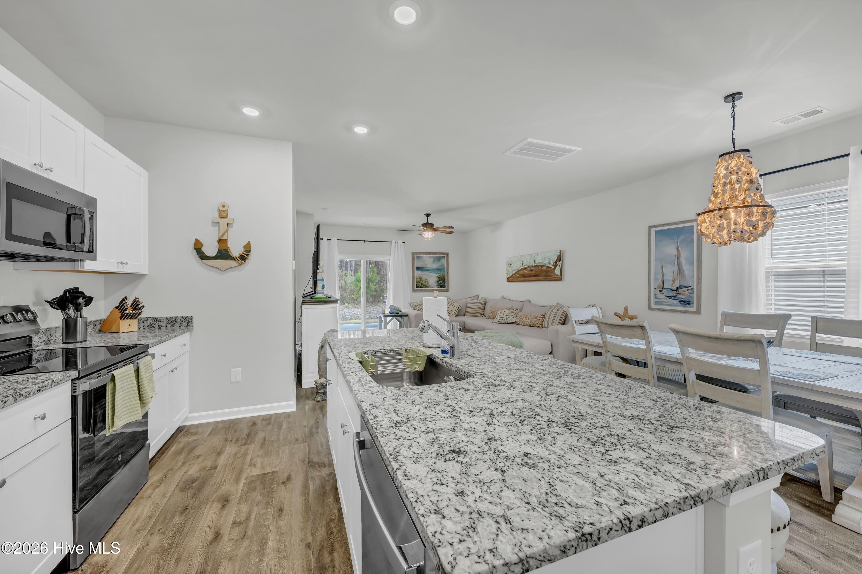 318 Ladyfish Loop Northwest Sunset Beach, NC 28468 - Photo 7 of 48 007_img_2681_620