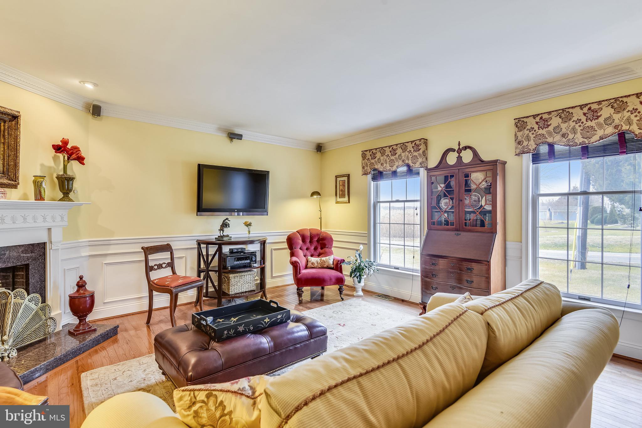 6157 Owings Beach Road Deale, MD 20751 - Photo 19 of 73 Living room