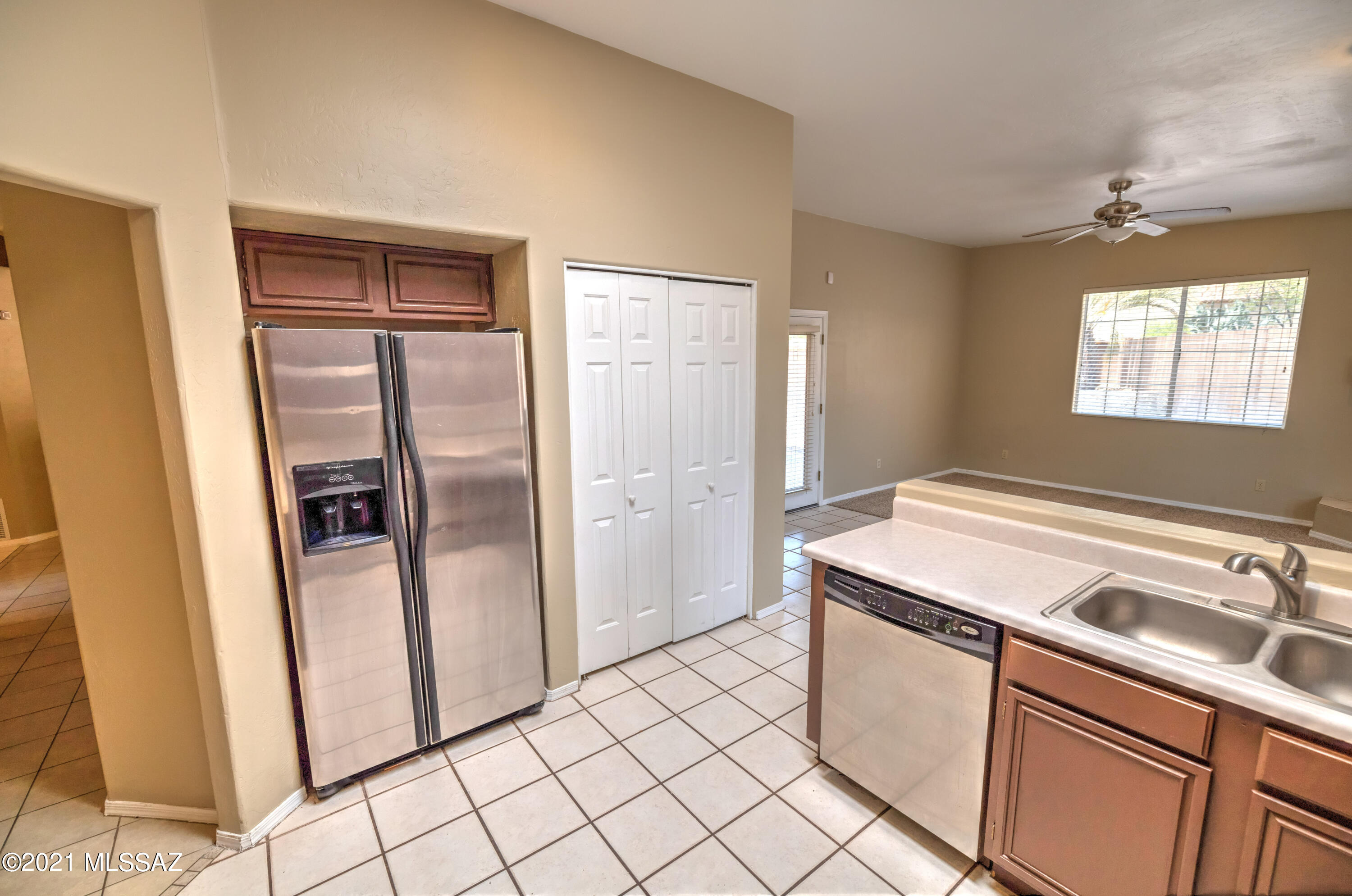 10196 North Inverrary Place Oro Valley, AZ 85737 - Photo 6 of 38