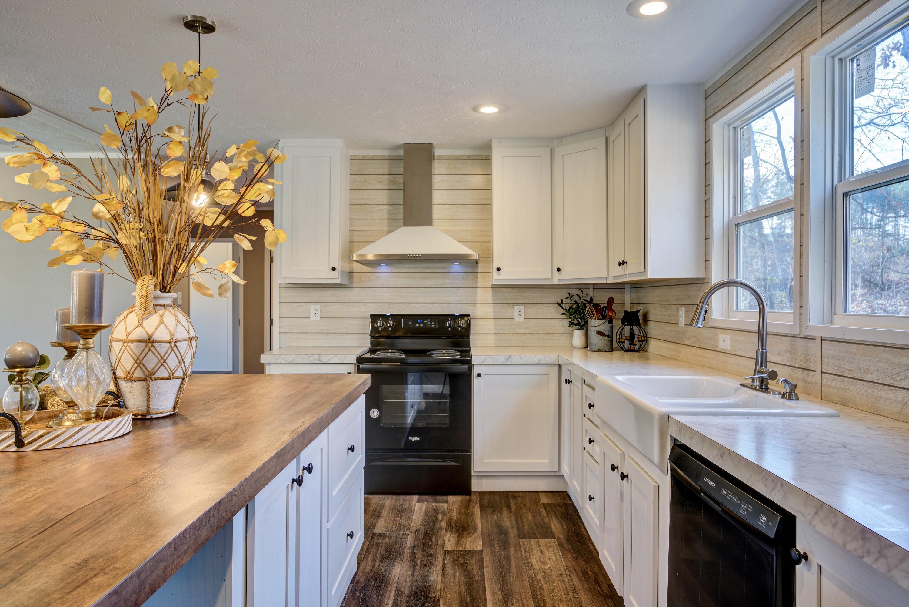 73 Harold Cemetery Road Greeneville, TN 37745 - Photo 17 of 41 Kitchen