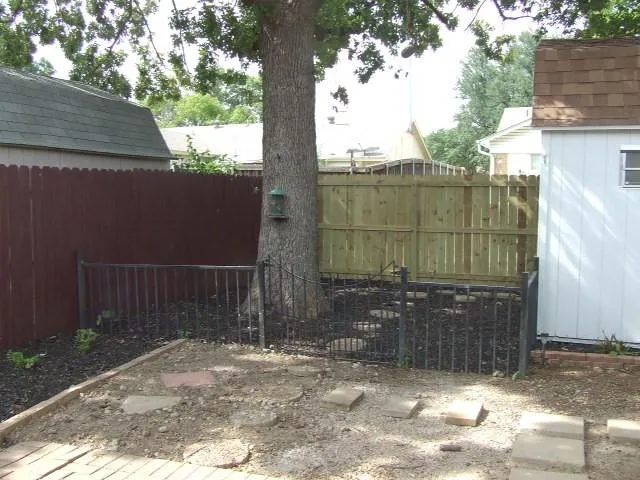 a view of a house with backyard and garden