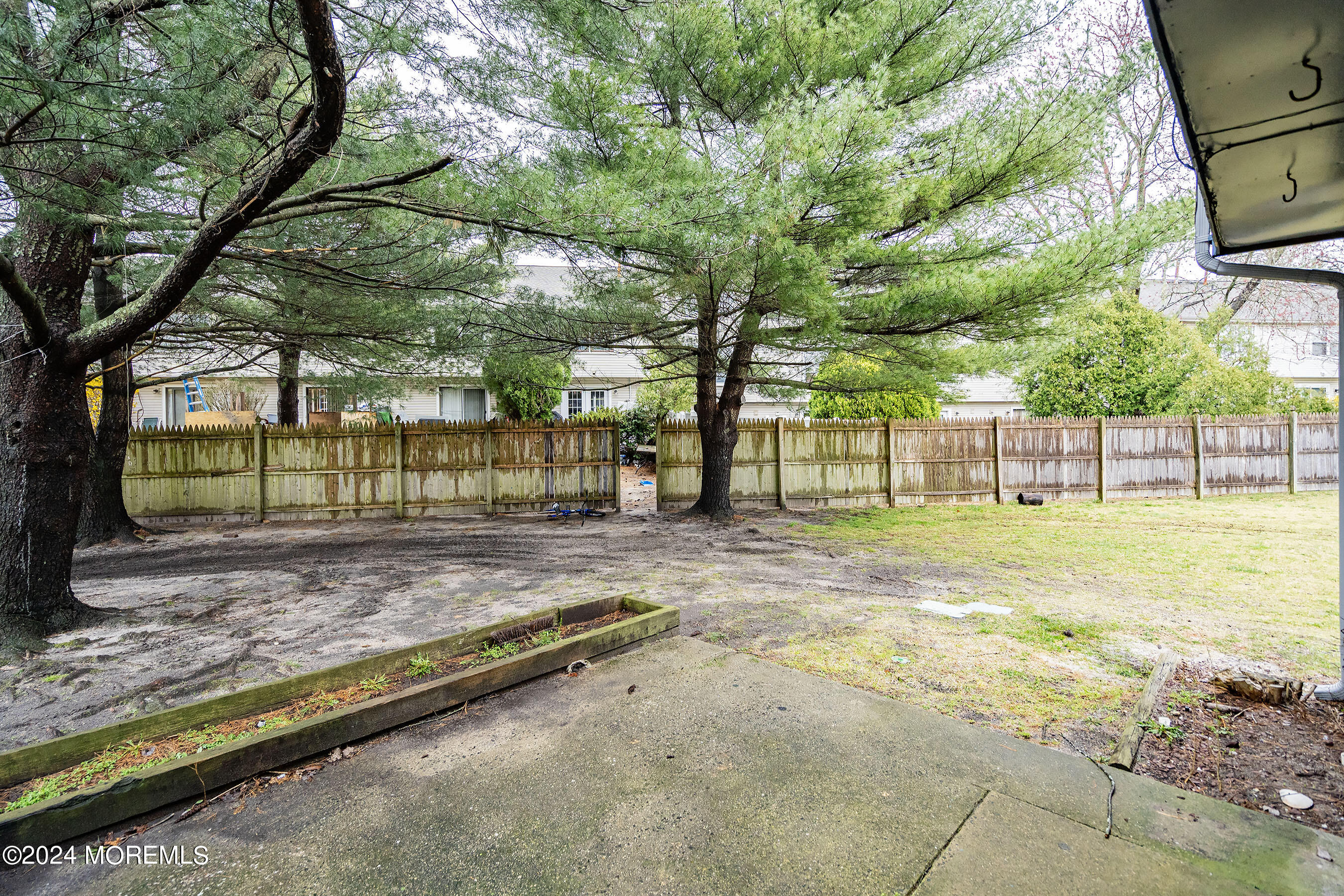 27 Creek Road Brick, NJ 08724 - Photo 17 of 18 17-Rear Patio 1