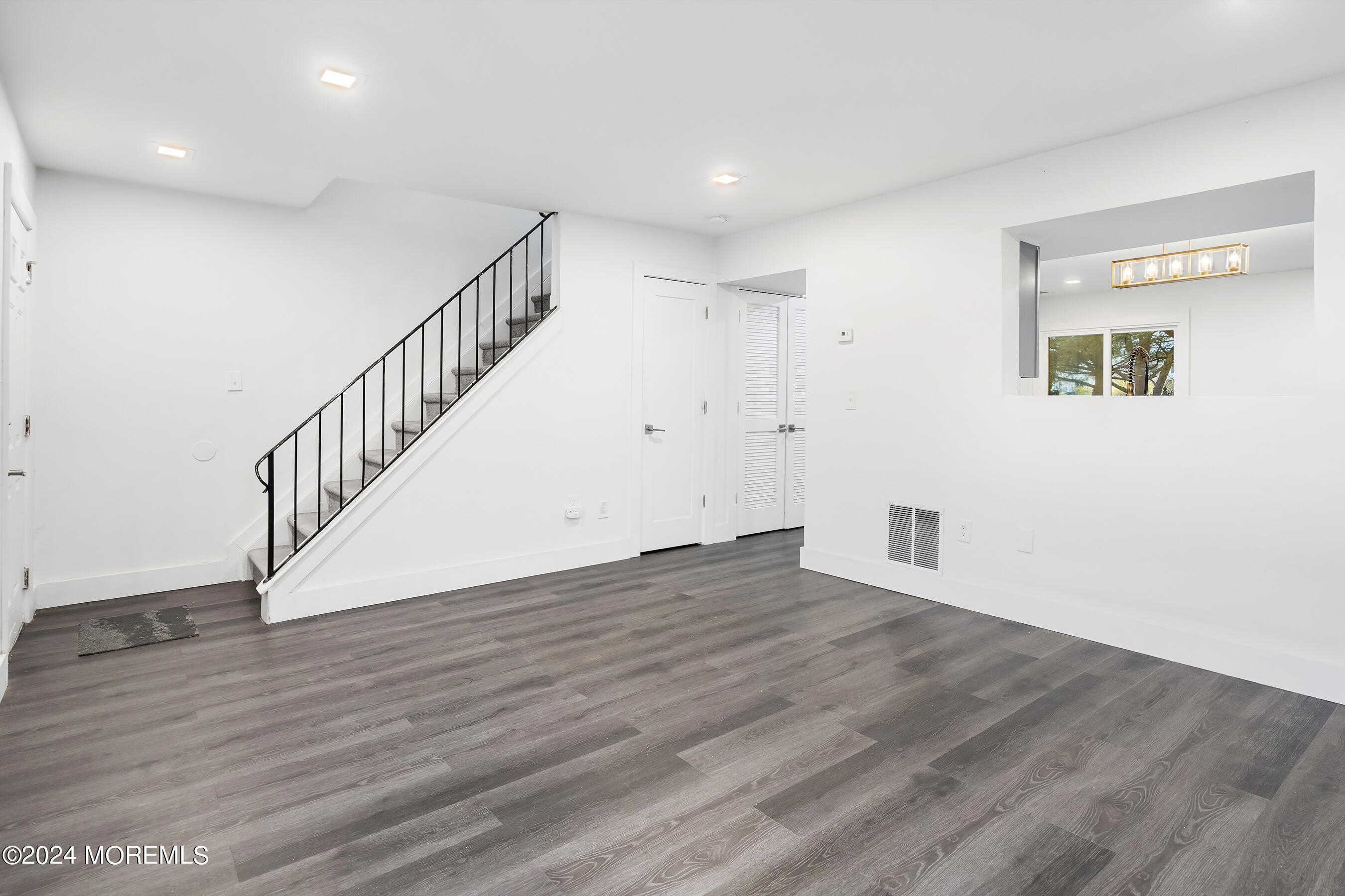 27 Creek Road Brick, NJ 08724 - Photo 6 of 18 06-Living 1B
