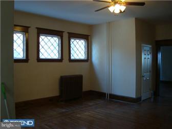 622 Wynnewood Road Philadelphia, PA 19151 - Photo 2 of 12 Living Room