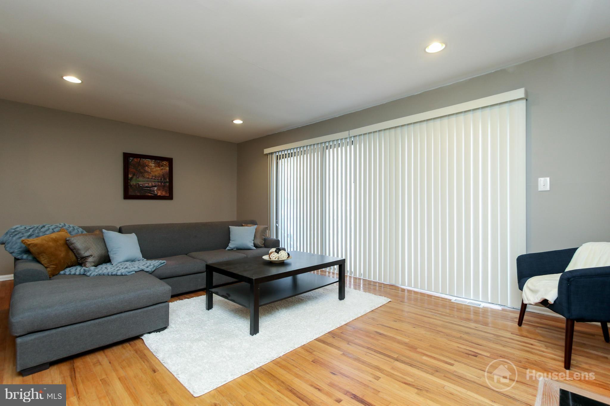 8268 Vosges Road Baltimore, MD 21244 - Photo 4 of 23 Living Room