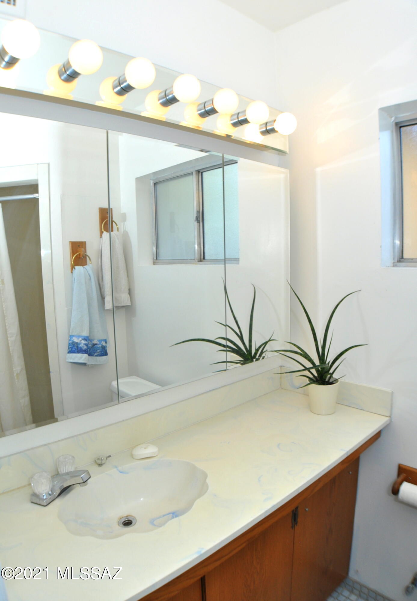 1051 East Mossman Road Tucson, AZ 85706 - Photo 10 of 48 Gallery Image 10