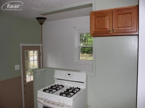 1135 Parallel Street Fenton, MI 48430 - Photo 4 of 30 20153245-3.JPG