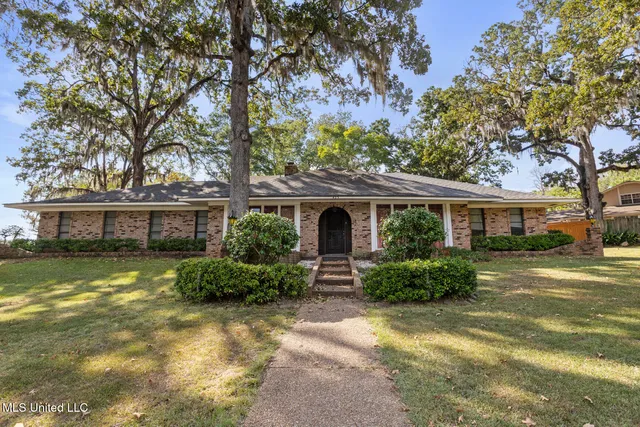 $294,900 | 423 Trailwood Drive, Clinton, MS 39056
