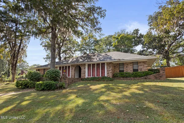 $294,900 | 423 Trailwood Drive, Clinton, MS 39056