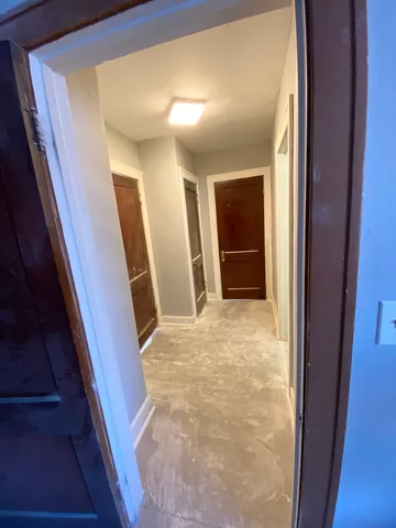 a view of livingroom with furniture