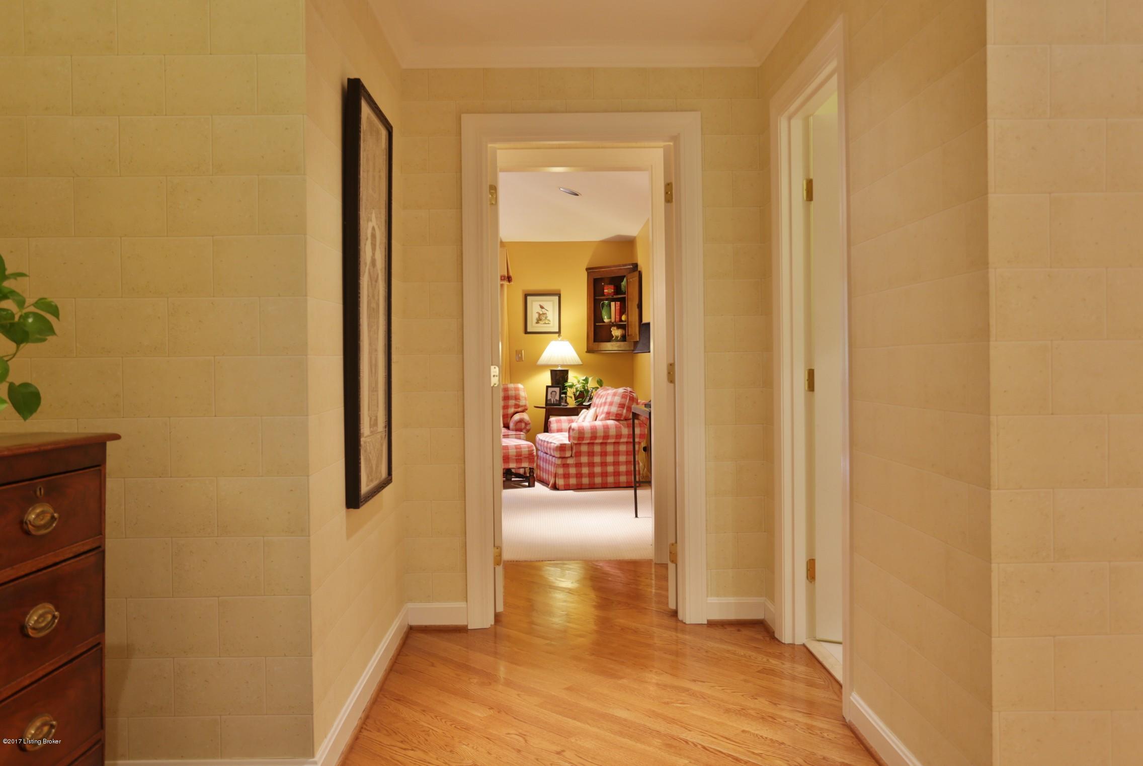 1402 Northwind Road Louisville, KY 40207 - Photo 22 of 55 22