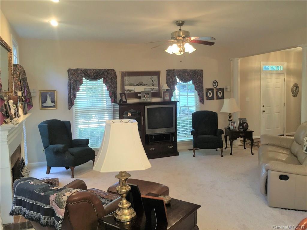 10700 Ridge Acres Road Charlotte, NC 28214 - Photo 2 of 22 Gallery Image 2