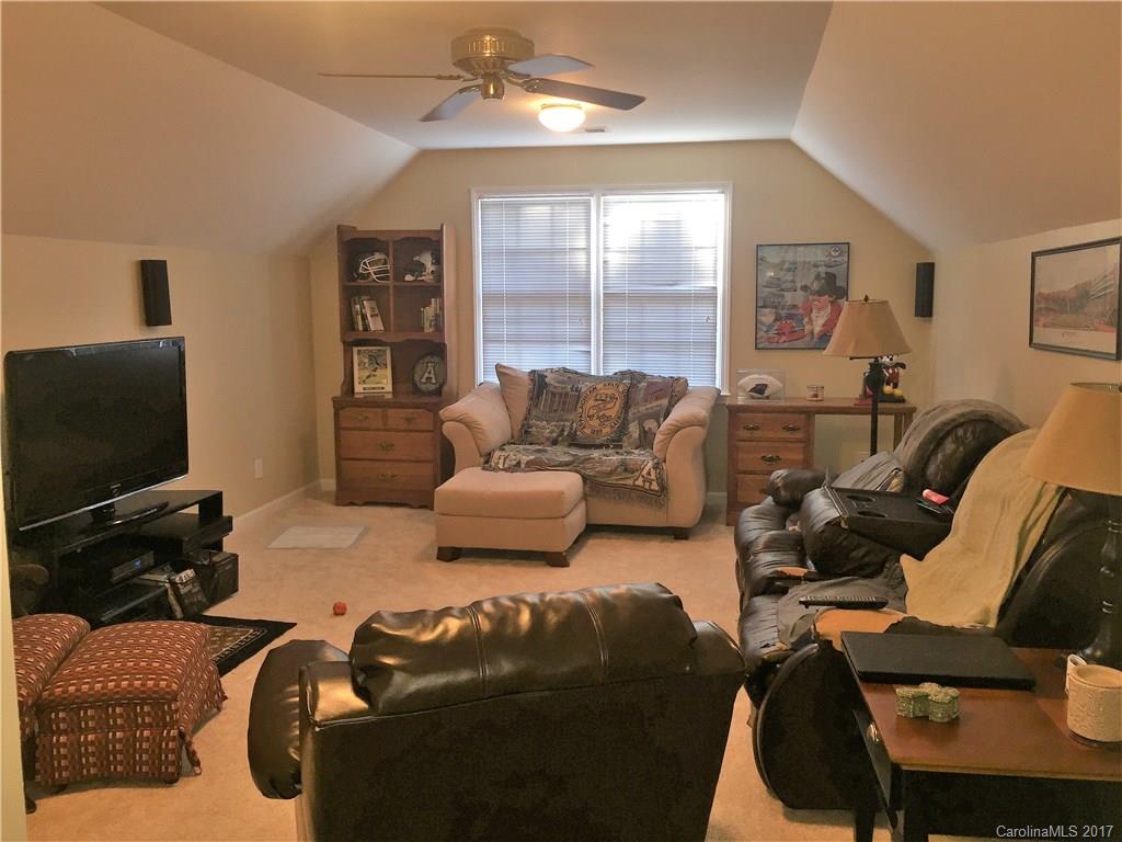 10700 Ridge Acres Road Charlotte, NC 28214 - Photo 13 of 22 Gallery Image 13