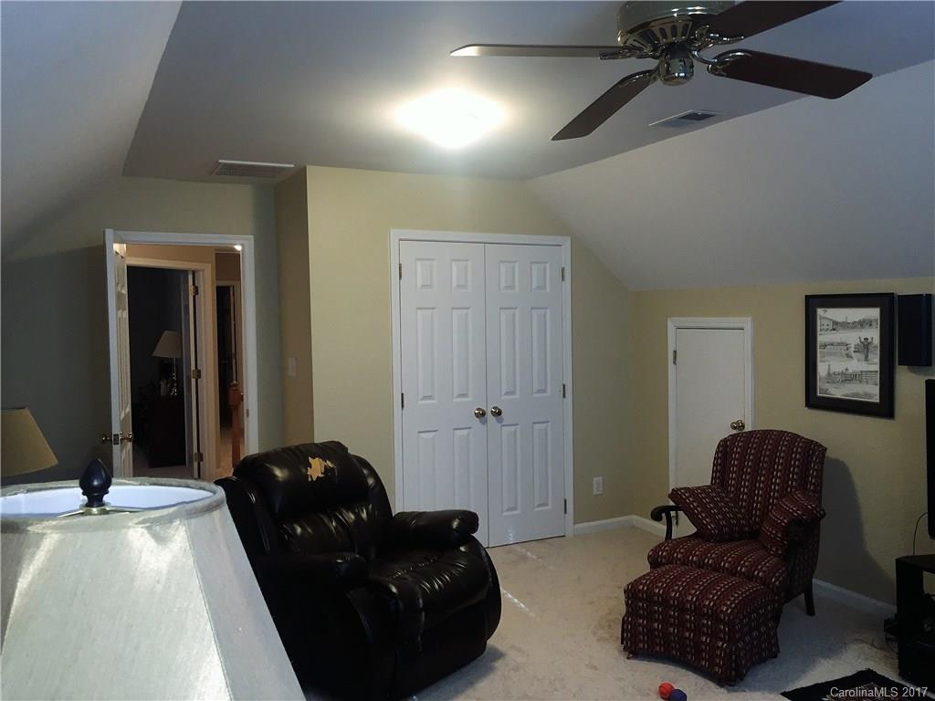 10700 Ridge Acres Road Charlotte, NC 28214 - Photo 16 of 22 Gallery Image 16