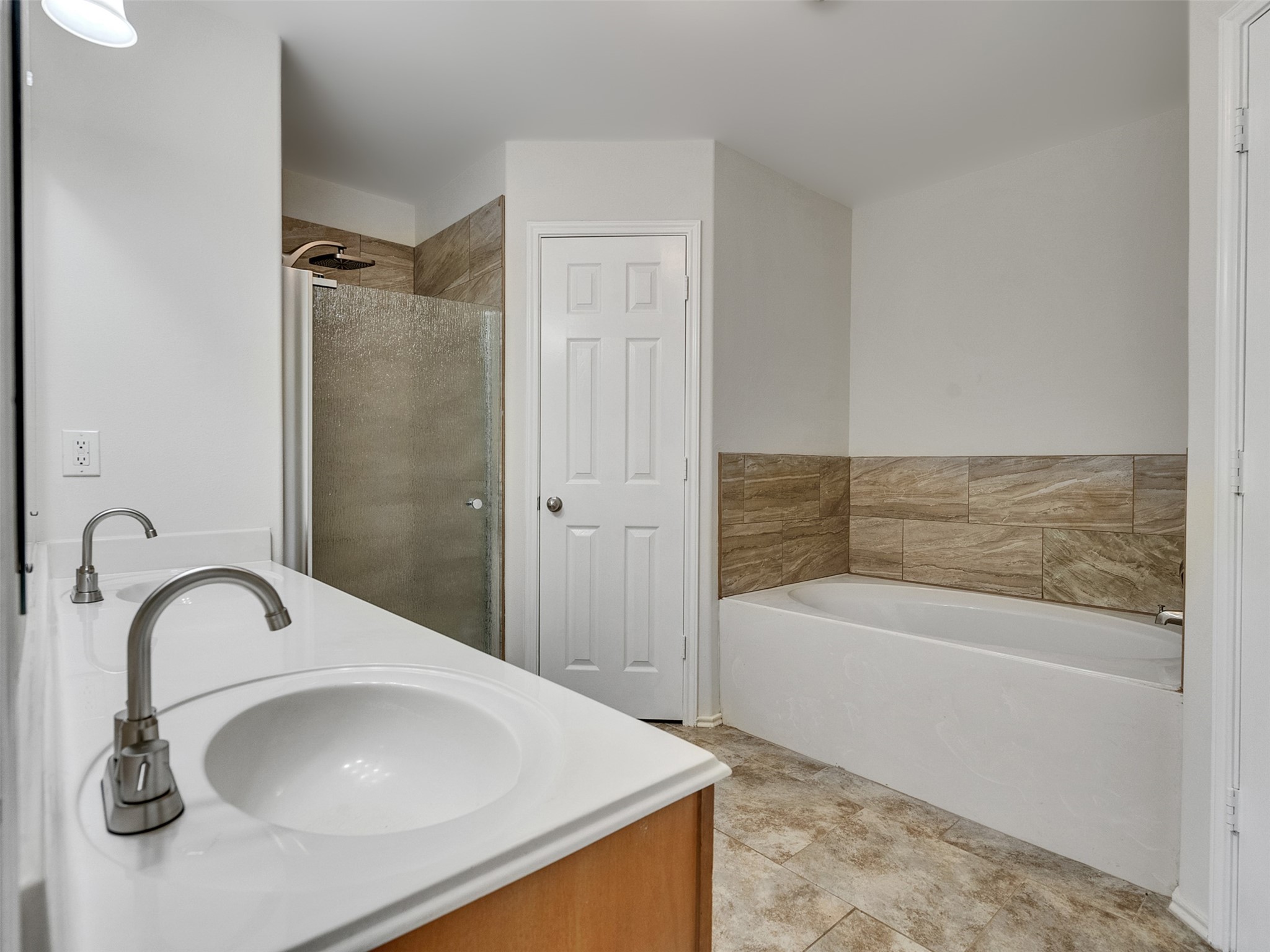 13431 Rural Oak Street Houston, TX 77034 - Photo 15 of 24 a bathroom with a sink a bathtub and shower