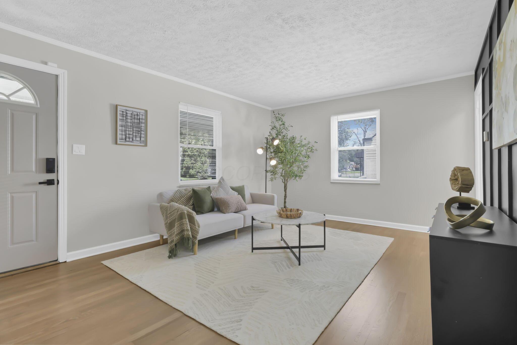 142 North Kellner Road Columbus, OH 43209 - Photo 12 of 62 Living Room