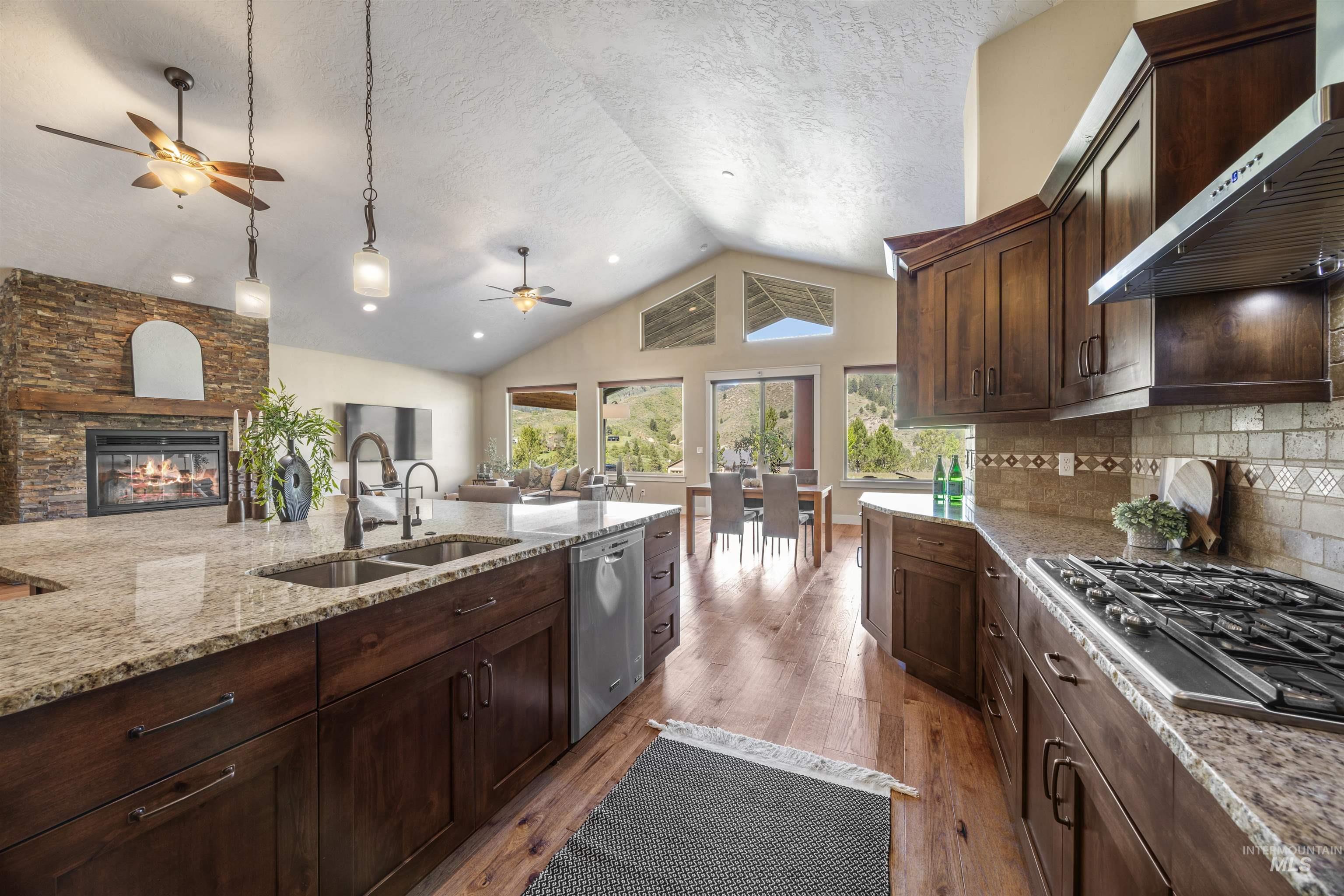6 Rim Cyn Lane Boise, ID 83716 - Photo 7 of 44
