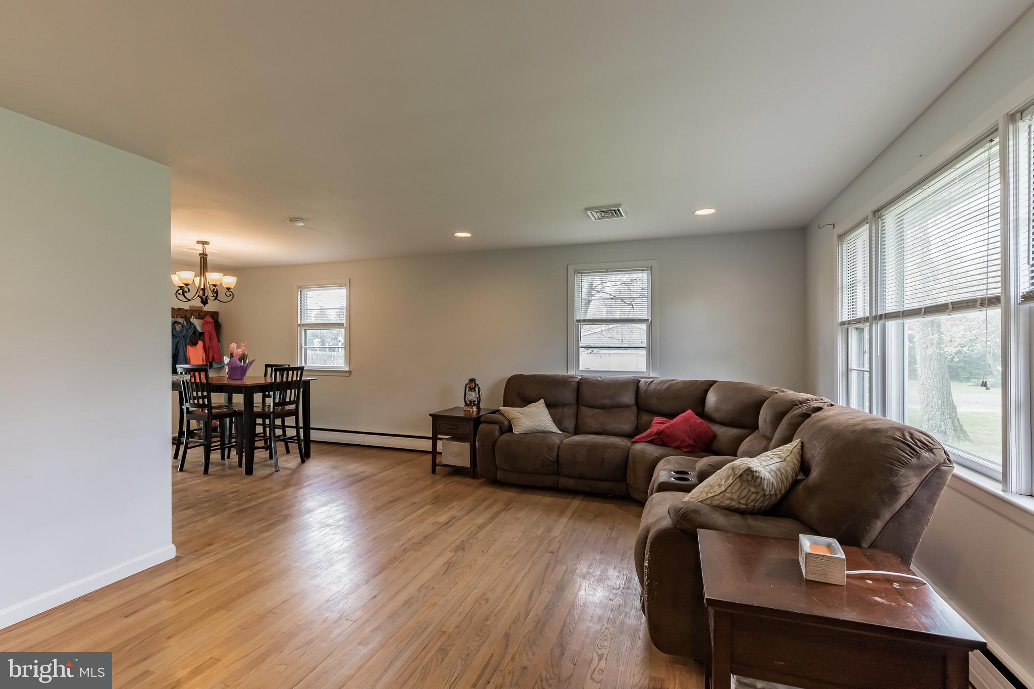 665 Upper State Road Chalfont, PA 18914 - Photo 3 of 29 Entry way view
