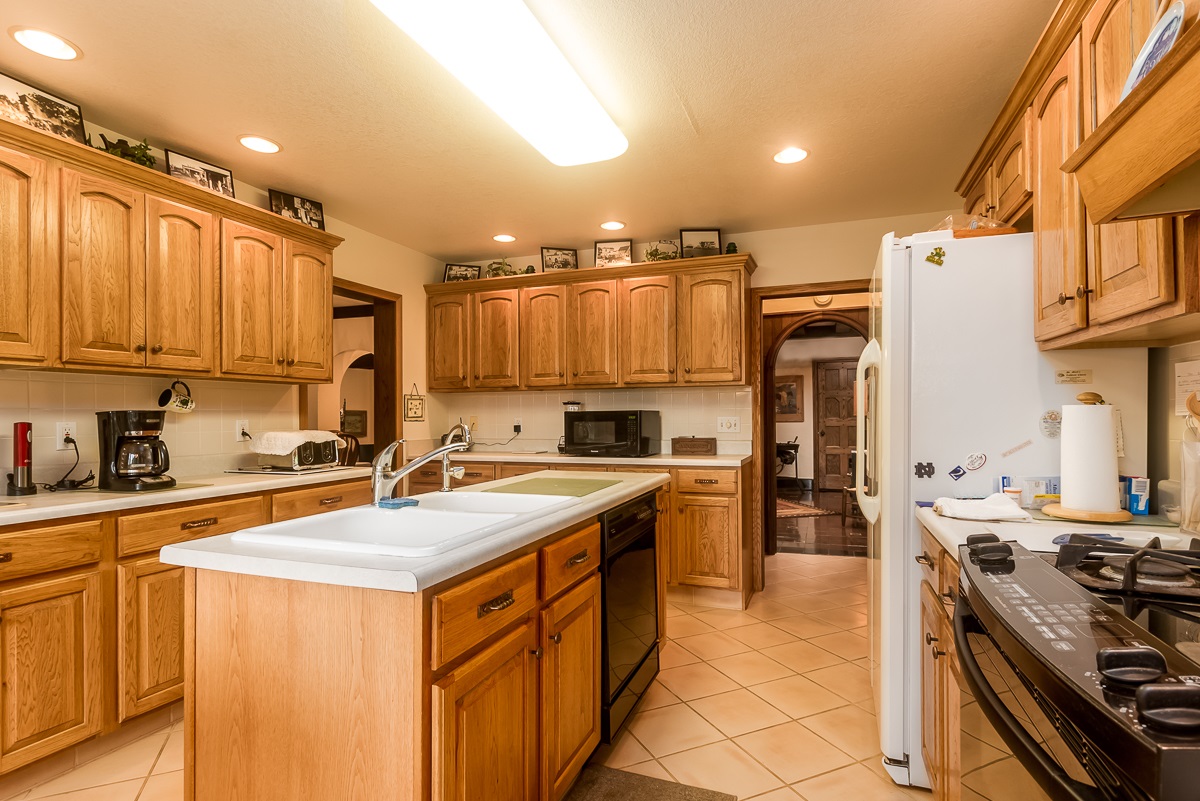 550 Morningstar Road Auburn, IN 46706 - Photo 5 of 32 Gallery Image 5