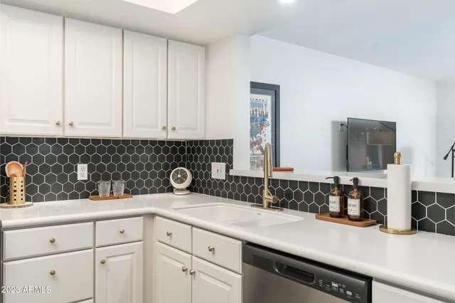 $6,000 | 7401 East Northland Drive, Unit 4, Scottsdale, AZ 85251