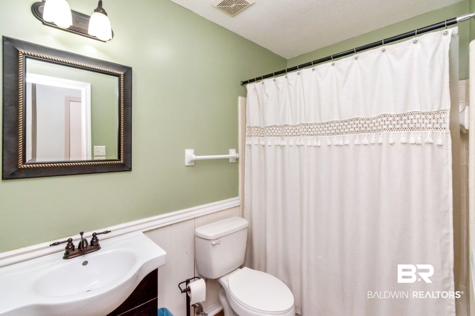 9360 Burnt Tree Drive Mobile, AL 36695 - Photo 16 of 28 Bathroom with a shower with curtain, a textured ceiling, toilet, and sink