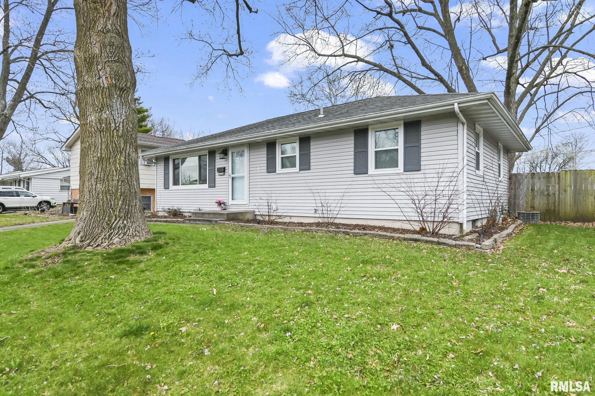 2328 Queensway Road Springfield, IL 62703 - Photo 3 of 38