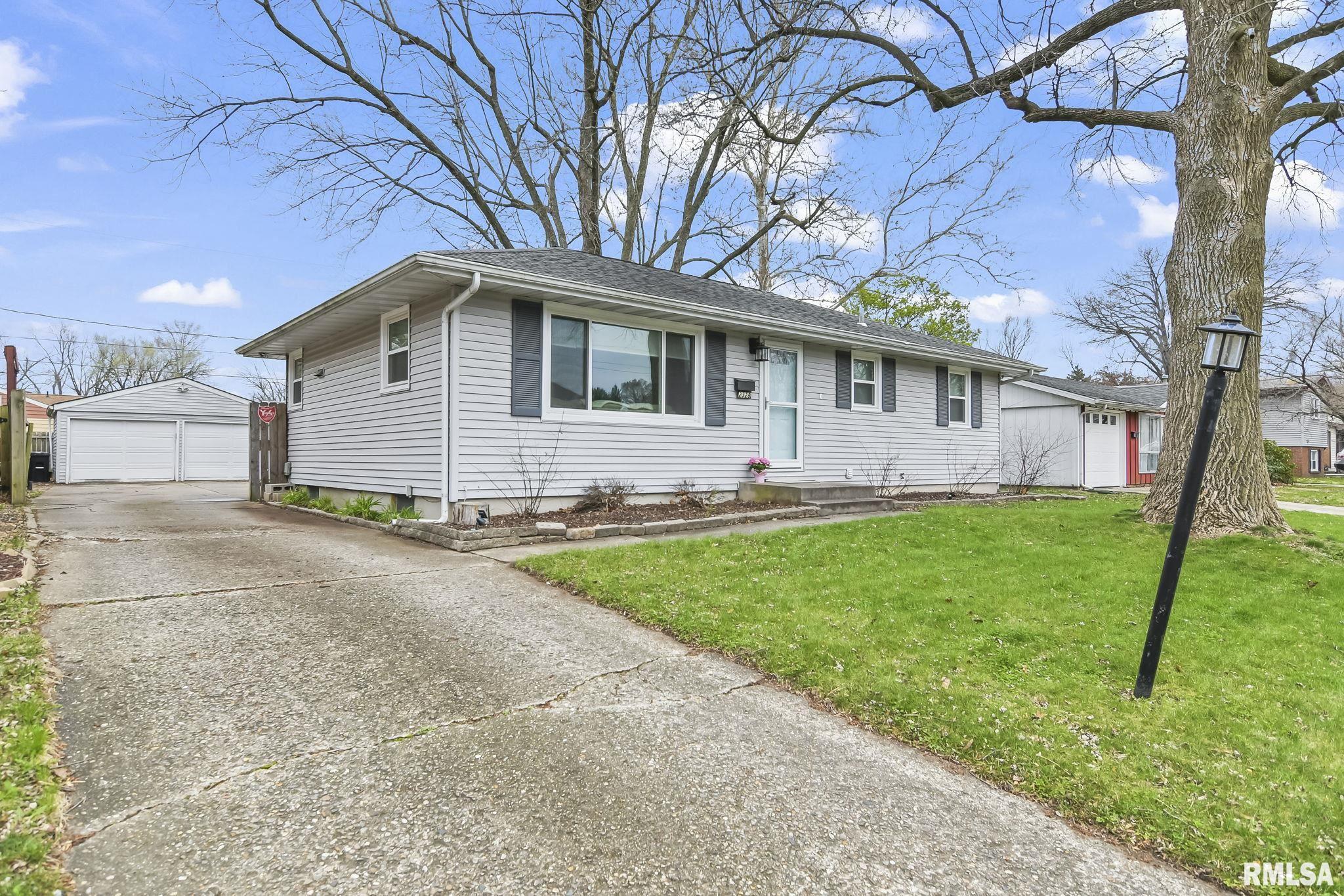 2328 Queensway Road Springfield, IL 62703 - Photo 4 of 38