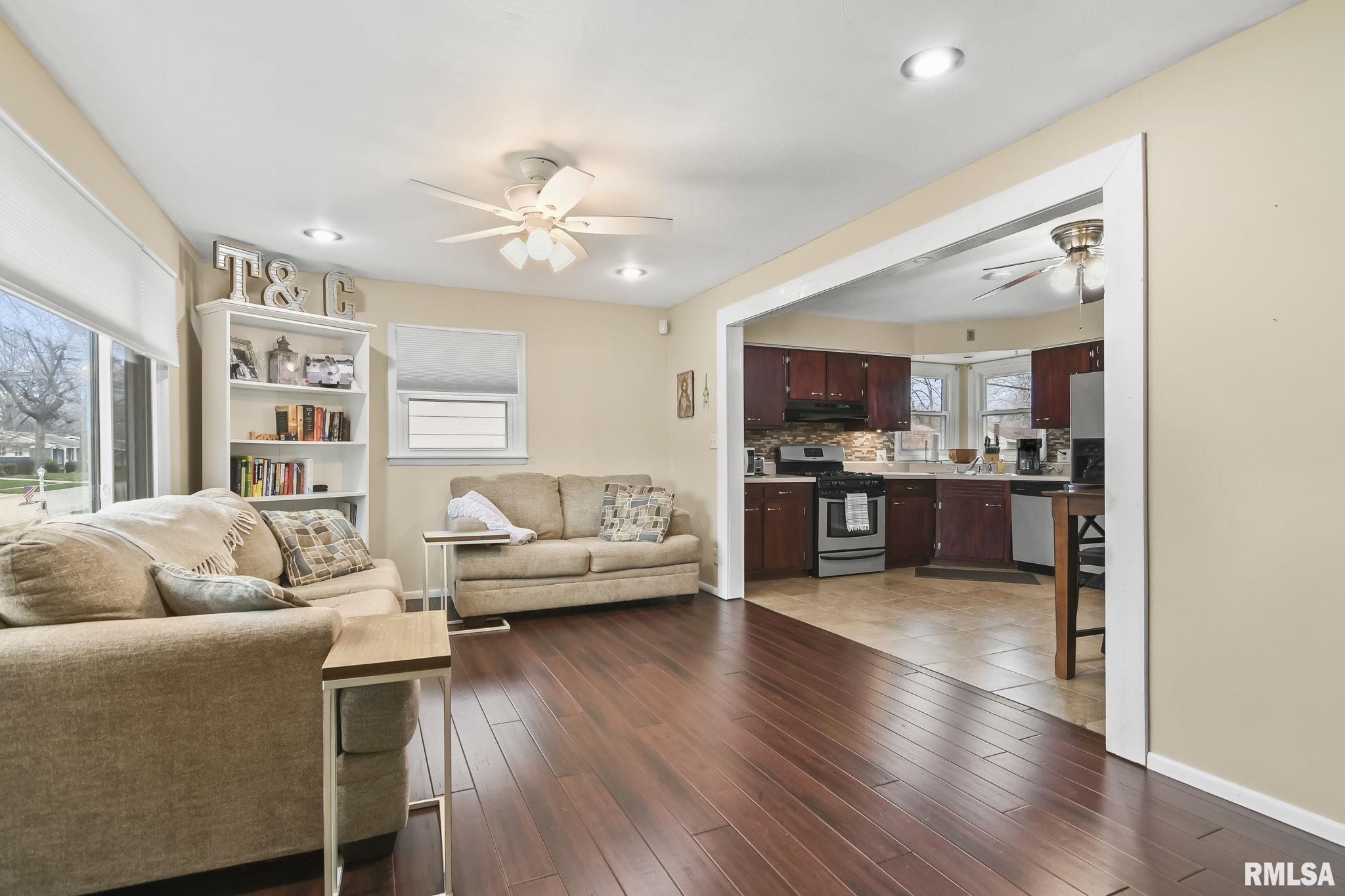 2328 Queensway Road Springfield, IL 62703 - Photo 8 of 38
