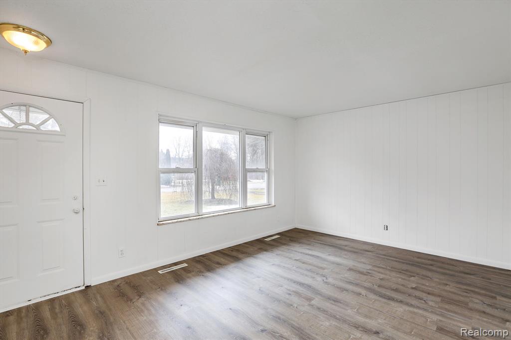 62 Jennings Road Whitmore Lake, MI 48189 - Photo 4 of 21 Gallery Image 4