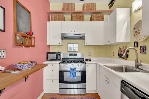 $749,000 | 172 Green Street, Unit 8, Boston, MA 02130