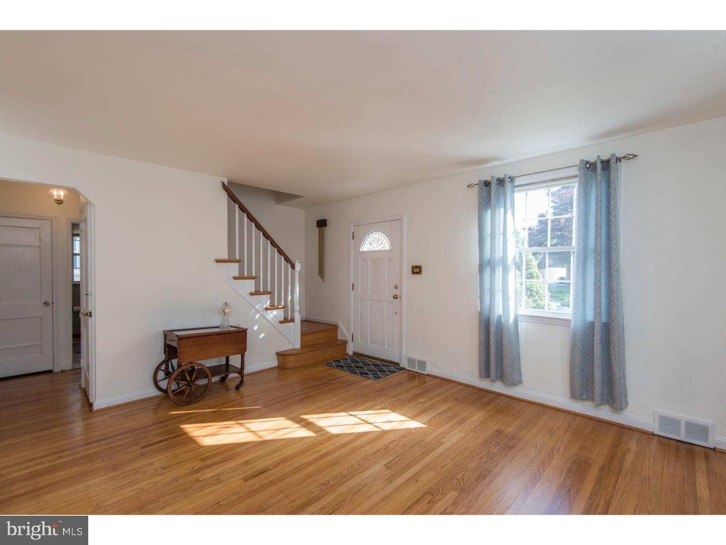 315 Hawarden Road Springfield, PA 19064 - Photo 4 of 21 Living Room