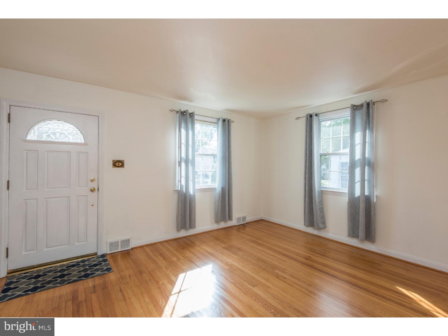 315 Hawarden Road Springfield, PA 19064 - Photo 5 of 21 Living Room
