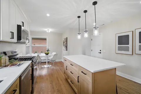 $750,000 | 3 West Berkshire Lane, Mount Prospect, IL 60056